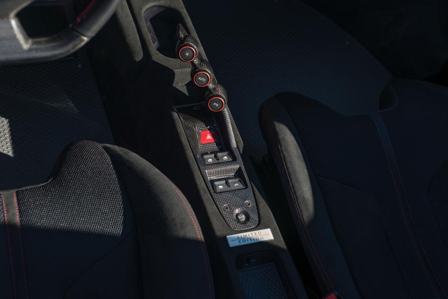 Детали интерьера Ferrari 458 Speciale A 2014 года  (NA) (фото 11 из 34)
